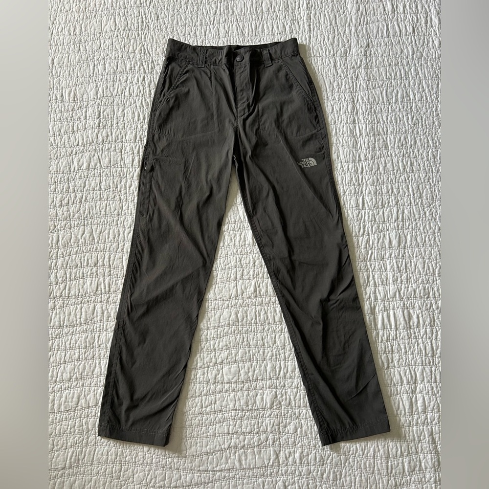 The NorthFace Boy’s Dark Charcoal Hiking Pants L/G (14/16)